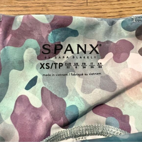 Spanx Woman’s 7/8 Leggings Painted Camo Pink Multi Active Printed Booty Boost XS - Picture 7 of 11